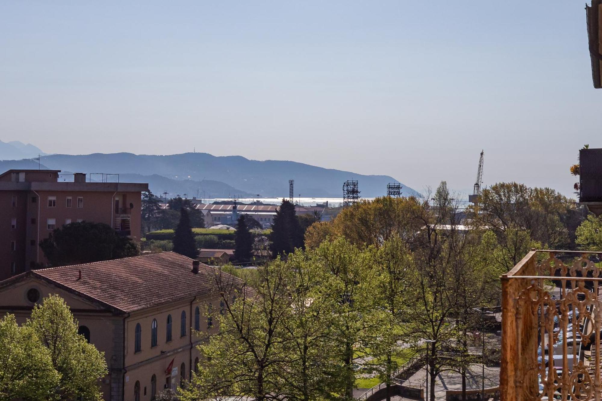 Apartament Elegante Dimora La Spezia-Free Parking Zewnętrze zdjęcie